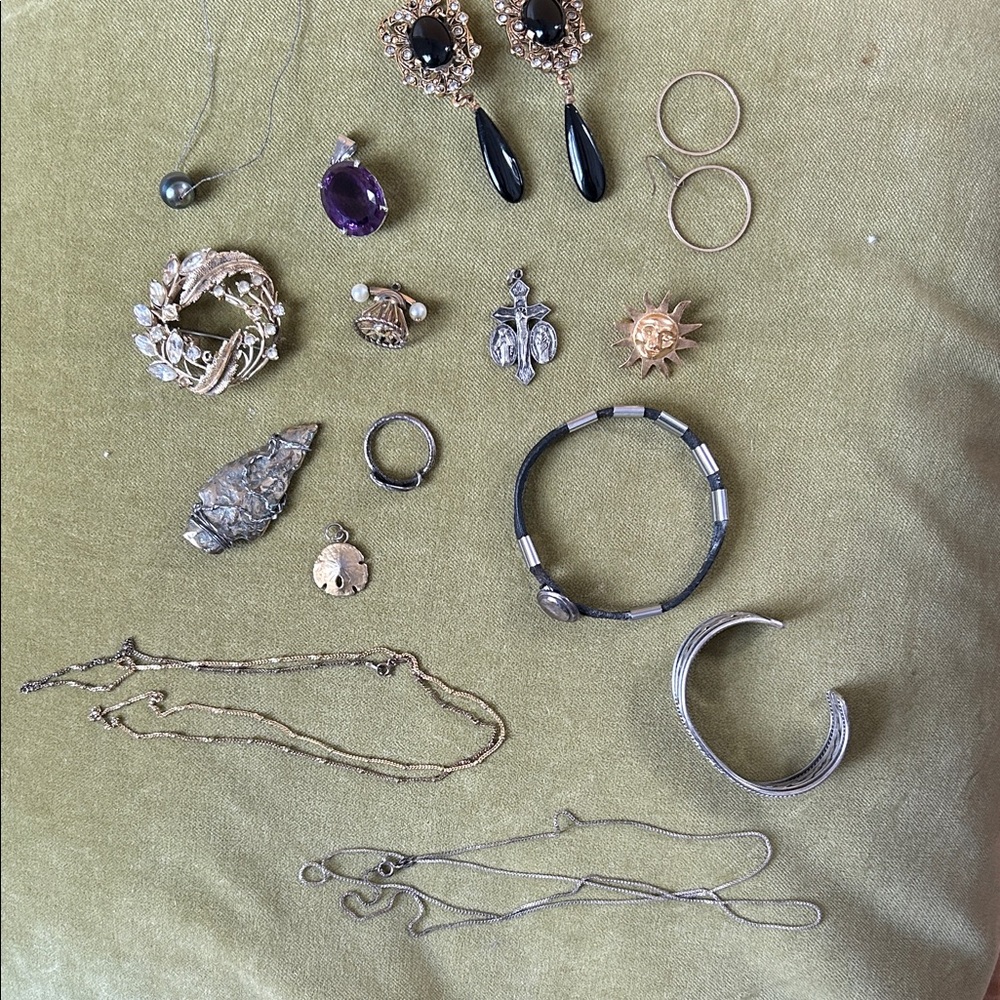 Elegant Black and Silver Jewelry Set